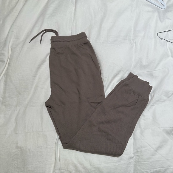 SUNDAY BEST Aritzia sweatsuit in taupe - Picture 3 of 6